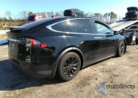 2016 Tesla Model X 60D/70D/75D/90D z USA, uszkodzony, nr VIN 5YJXCDE26GF026587